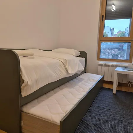 New Modern Lux With Free Garage Apartment *